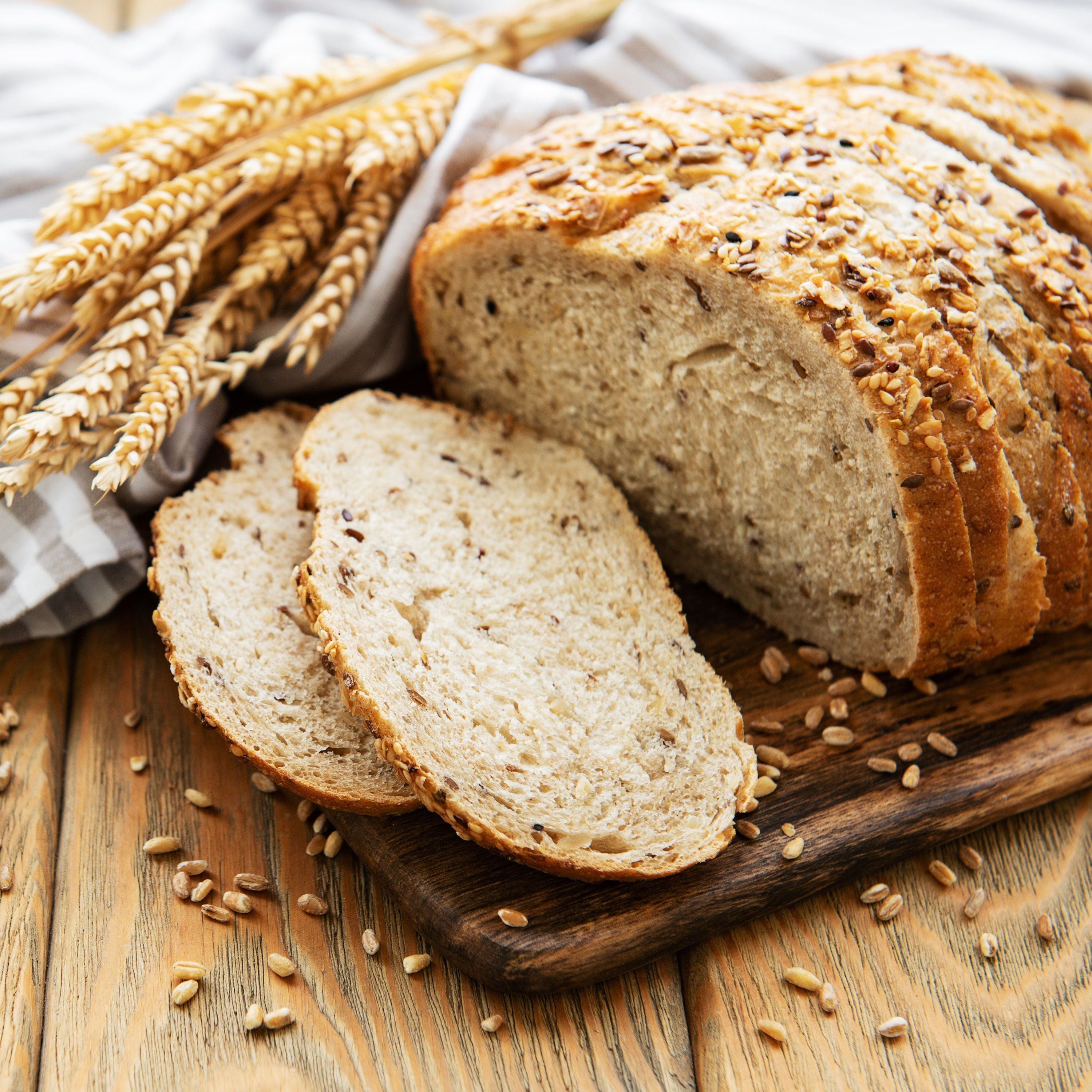Bread Slicer on the counter - slice thickness 13mm - 370 watts